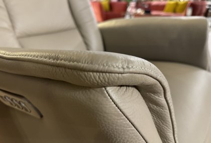 Simpson - Swivel Chair with Integrated Footstool Simpson - Swivel Chair with Integrated Footstool