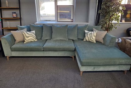 Manor Large Chaise Manor Large Chaise