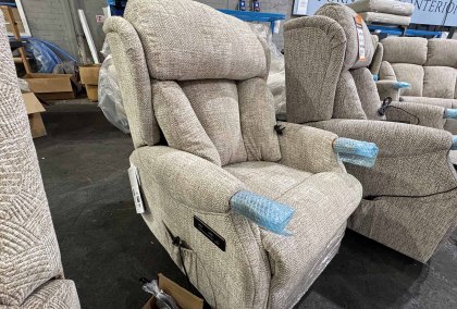 Canterbury - Petite Recliner Canterbury - Petite Recliner
